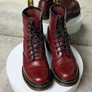🥾 Dr. Marten’s Burgundy Leather Combat Boot 7